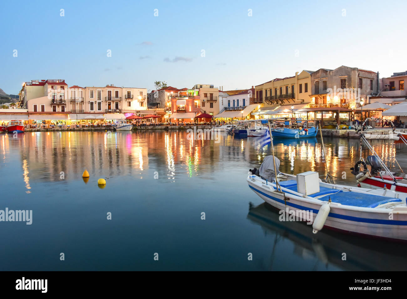 Vieux port au crépuscule, Rethymno (Rethymnon), Région de Rethymnon, Crète (Crète), Grèce Région Banque D'Images