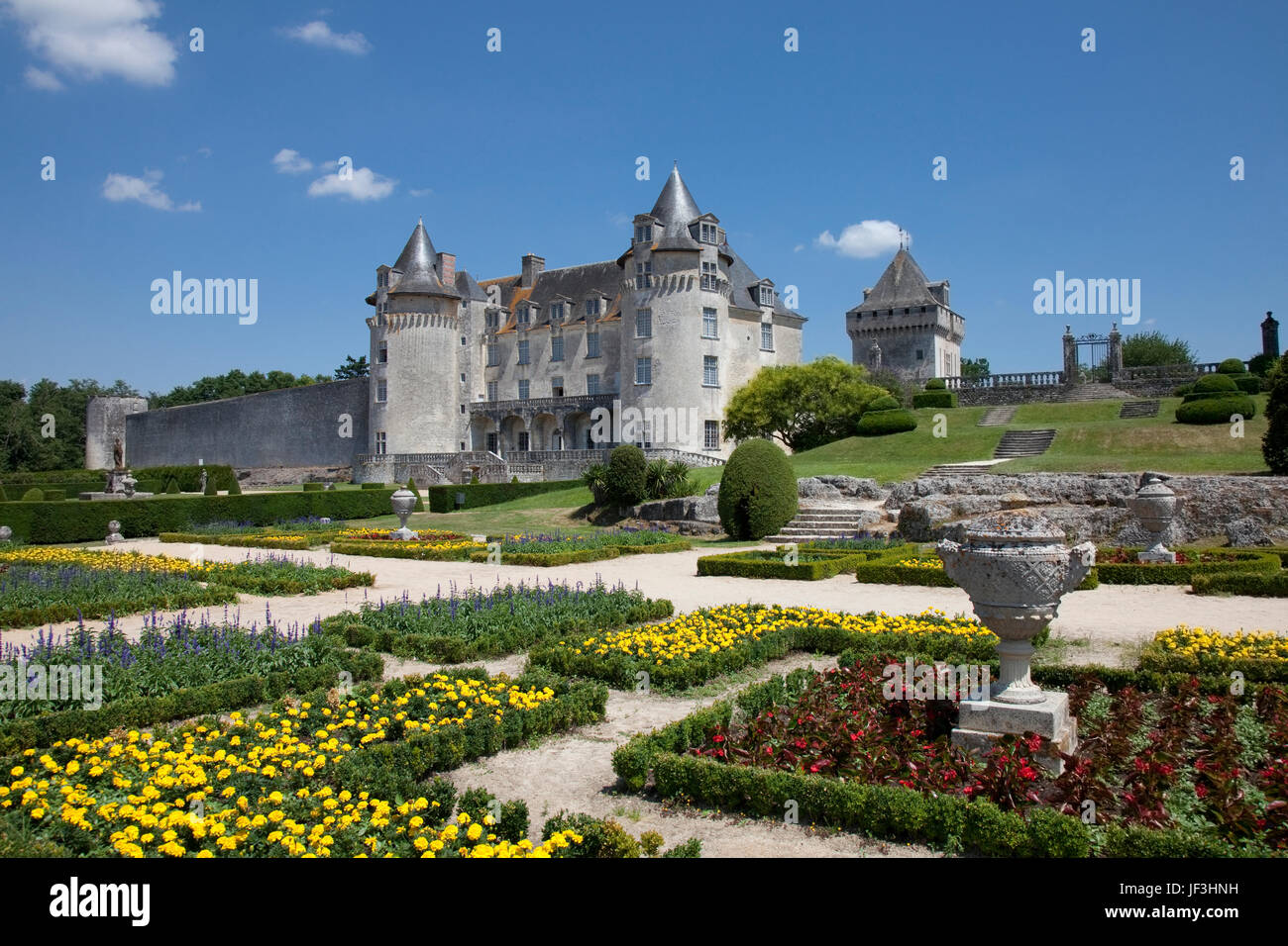chateau-de-la-roche-courbon-banque-de-photographies-et-d-images-haute