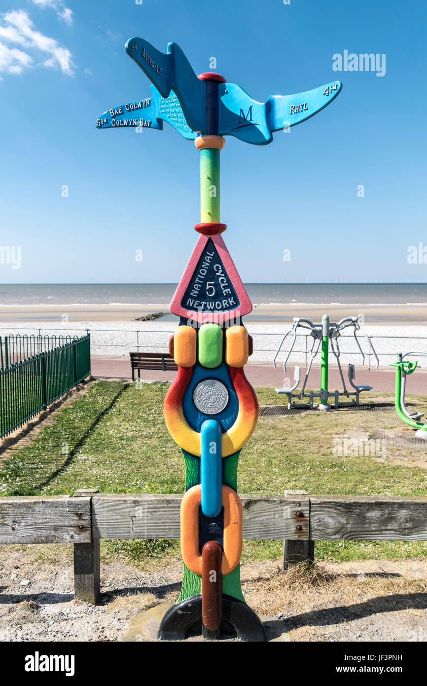 Promenade Pensarn National Cycle Network panneau près de Abergele et Pensarn gare ferroviaire Banque D'Images