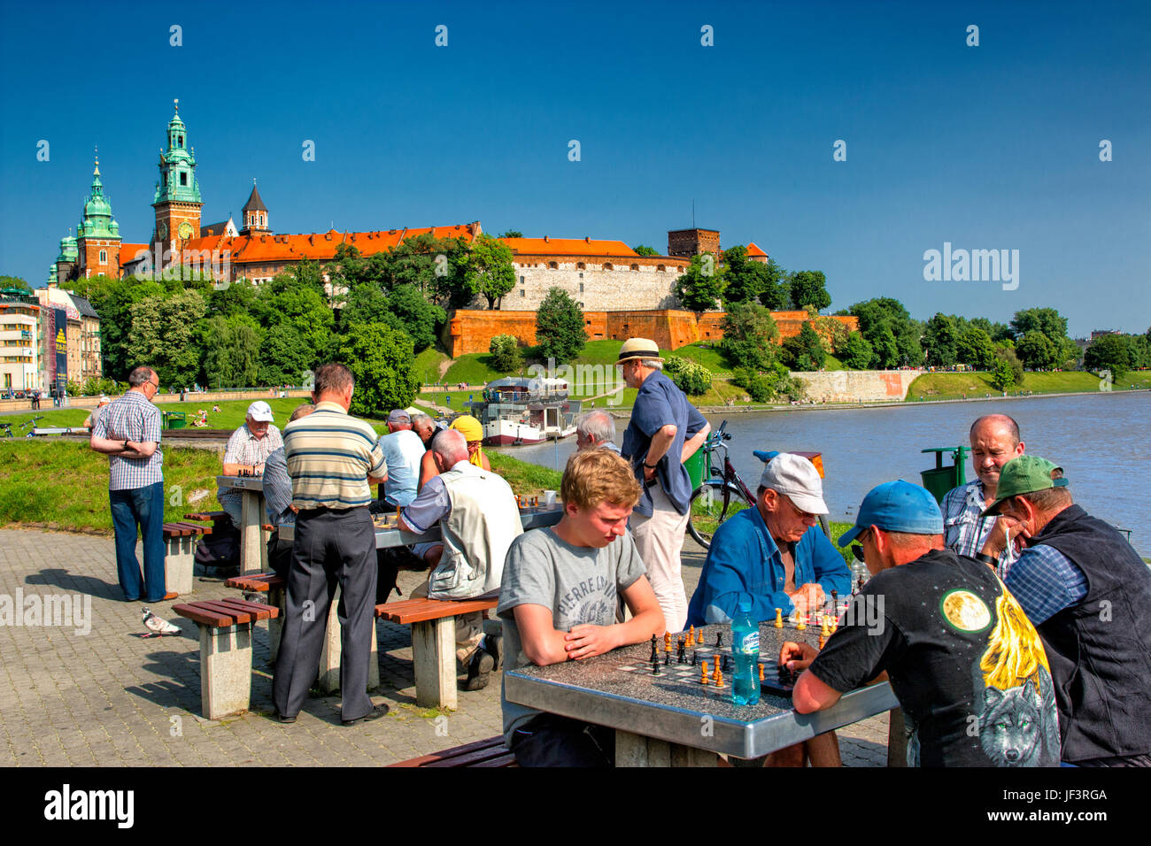Joueurs d'échecs et du Château Royal de Wawel à Cracovie Banque D'Images