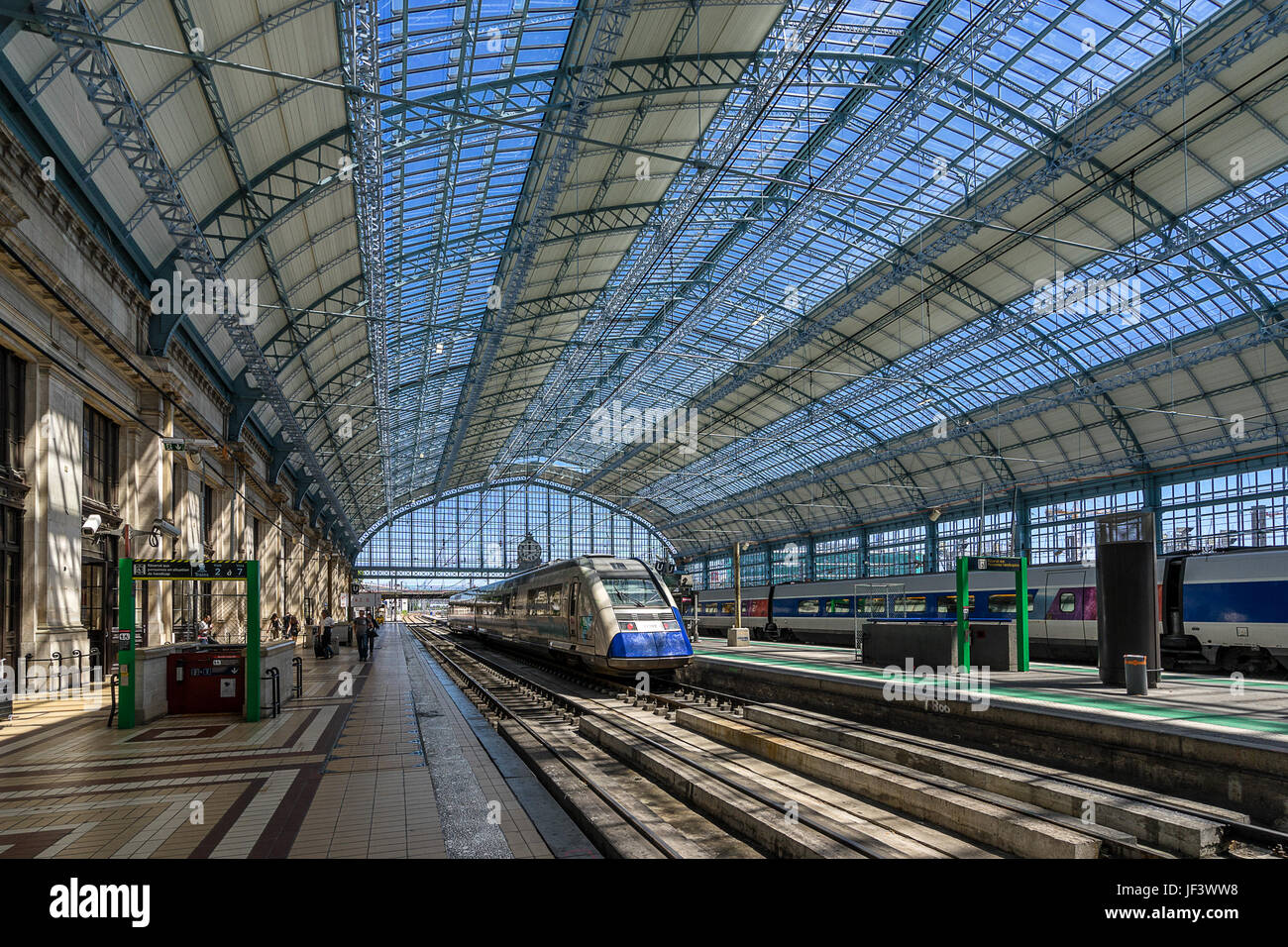 La gare la gare Saint-Jean à Bordeaux Photo Stock - Alamy