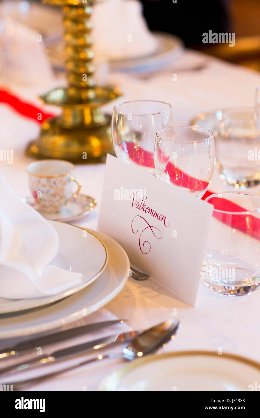 L'Art de la Carte de Noël sur la Table : Élégance et Personnalité pour les Fêtes