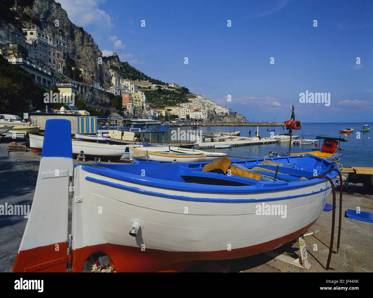 Front de mer d'Amalfi, province de Salerne, Campanie, Italie Banque D'Images