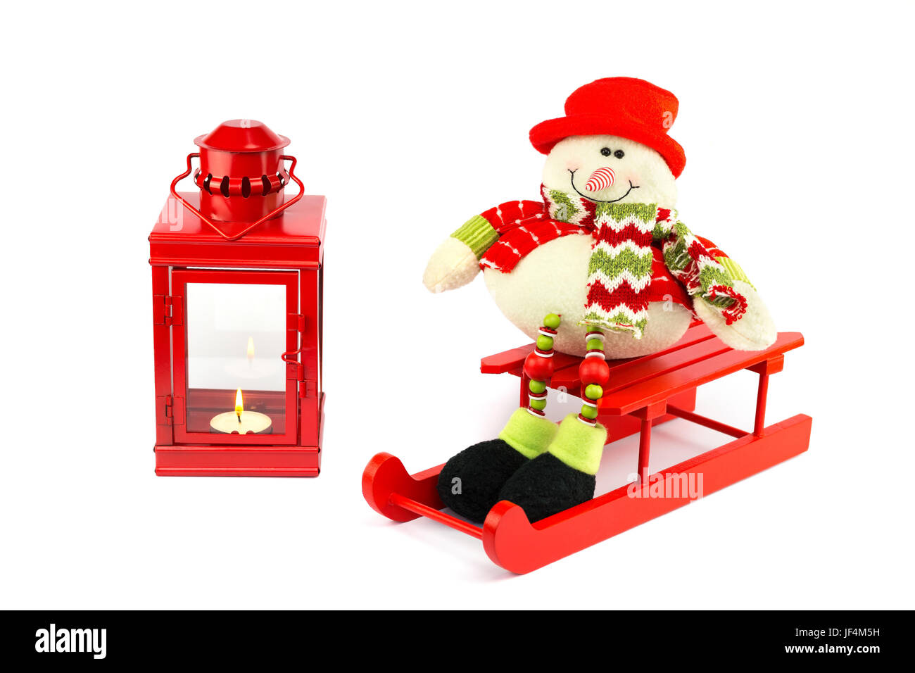 Le Snowman sur sleigh avec lanterne rouge Banque D'Images