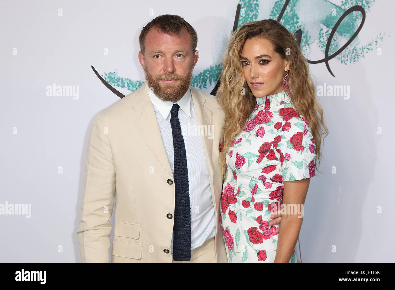 Londres, Royaume-Uni. 28 Juin, 2017. Guy Ritchie, Jacqui Ainsley, galeries Serpentine fête de l'été, les jardins de Kensington, Londres, Royaume-Uni. 28 Juin, 2017. Photo par Richard Goldschmidt : Riche de crédit Gold/Alamy Live News Banque D'Images