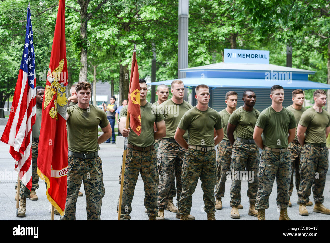Les Marines, les marins et les Coast Guardsmen ont participé à la Freedom Run de 2017 au Memorial Plaza de 9/11 à New York pour honorer les militaires et les civils perdus dans les attaques de 9/11. Banque D'Images