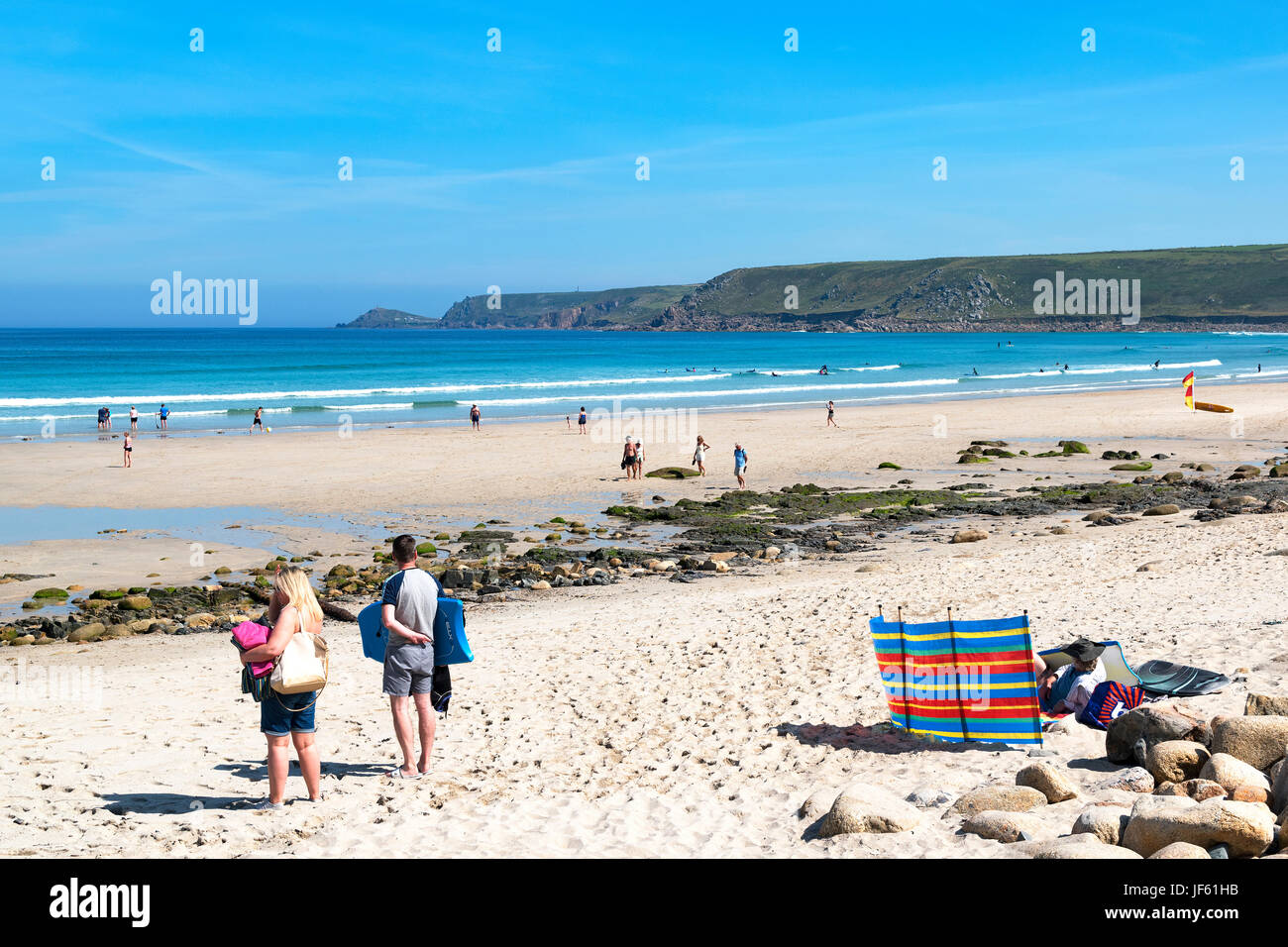 La plage de sable blanc à sennen cove Bay à Cornwall, Angleterre, Grande-Bretagne, Royaume-Uni. Banque D'Images