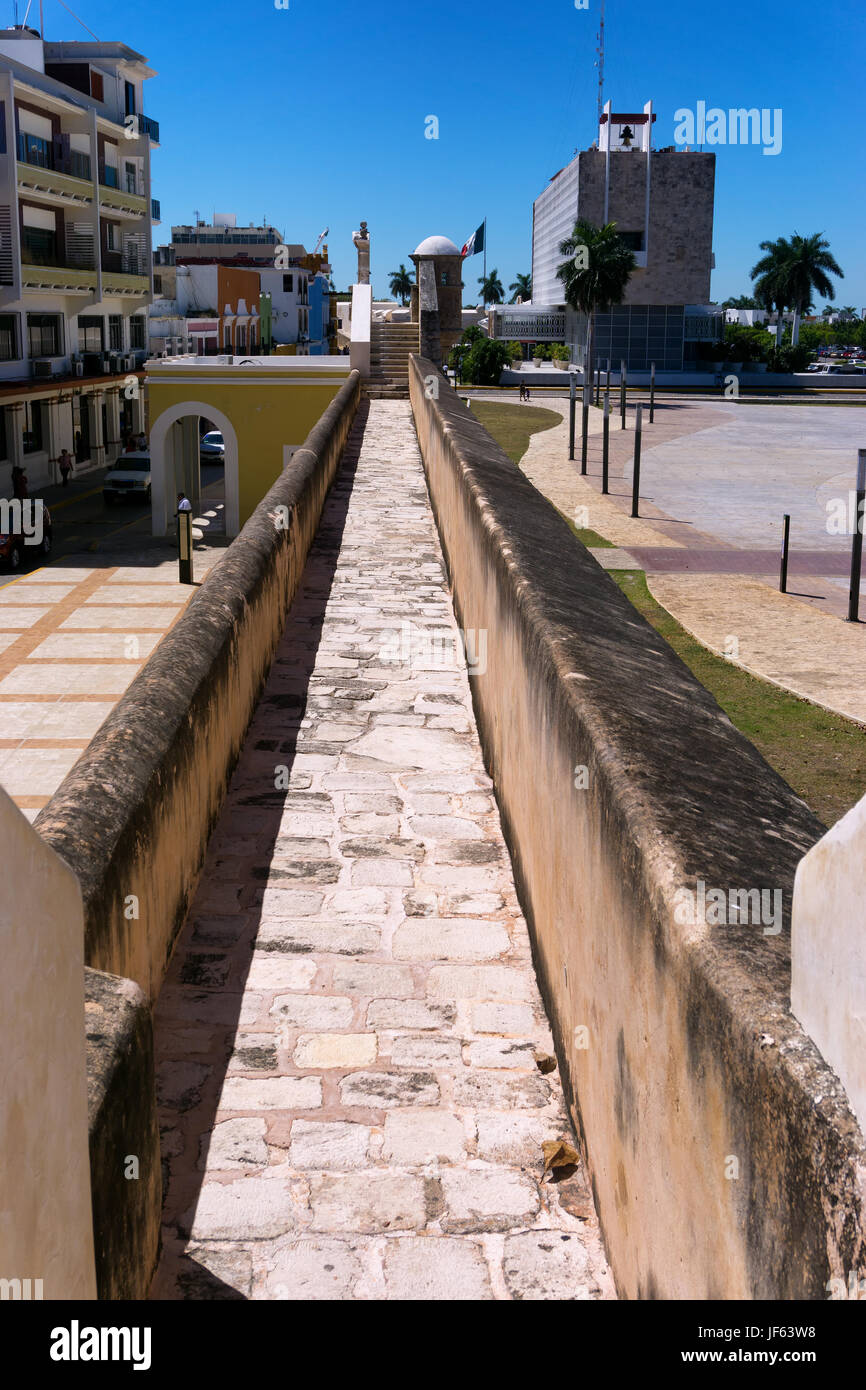 Vue verticale de la muraille entourant le centre historique de Campeche, Mexique Banque D'Images