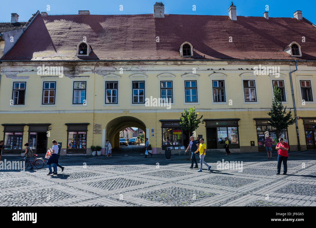 Chambre de généraux bâtiment avec librairie Schiller sur grande place dans le centre historique de Sibiu Ville de région de Transylvanie, Roumanie Banque D'Images