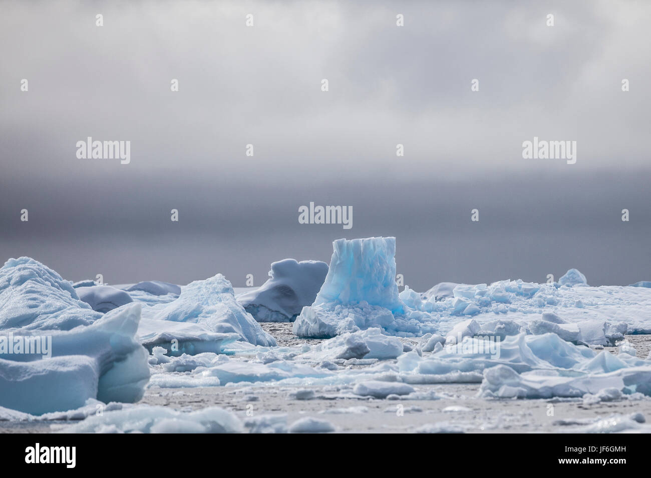 Les icebergs dans la péninsule Antarctique, l'Antarctique. Banque D'Images