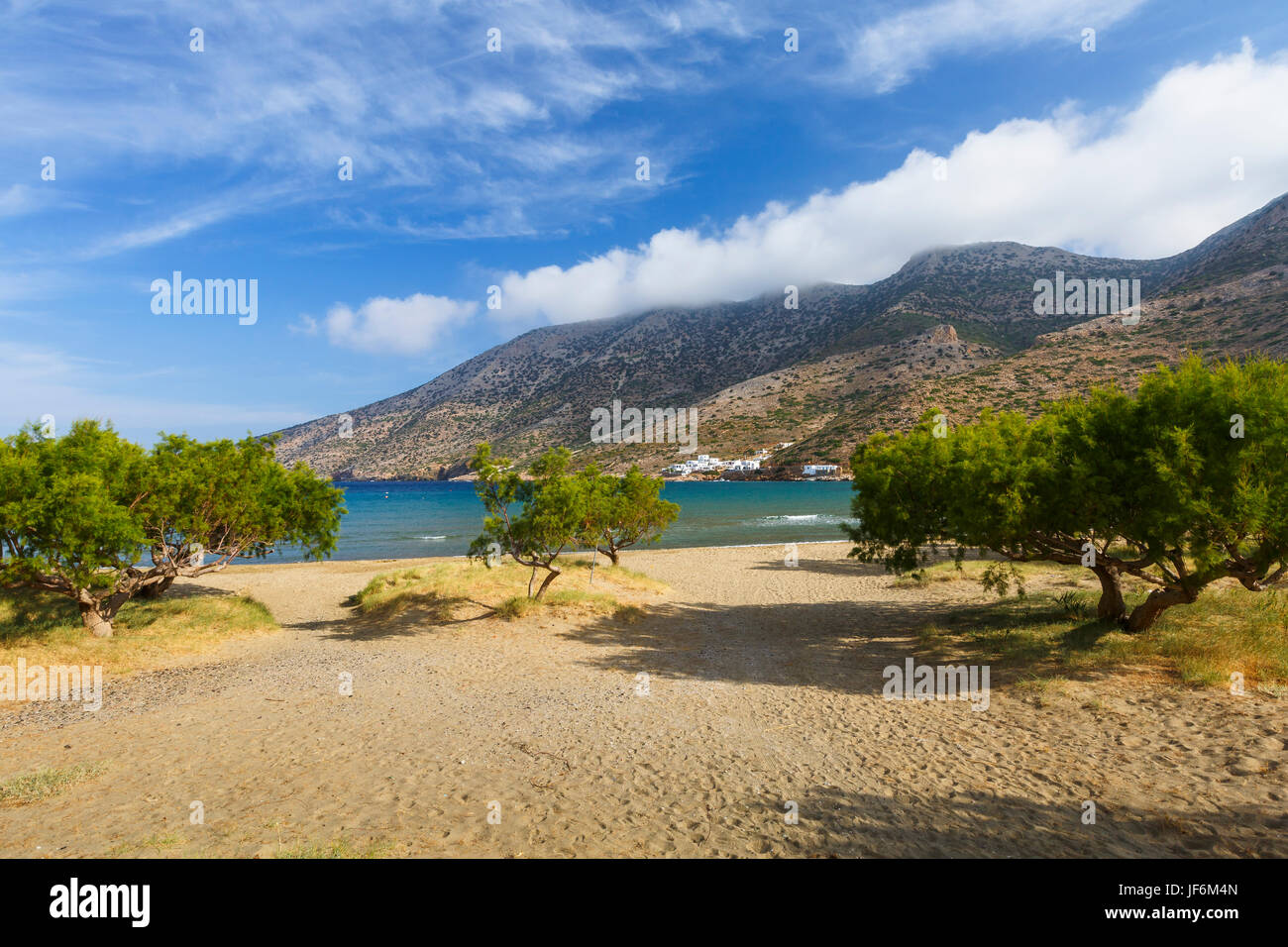 Près de la plage de Kamares village sur l'île de Sifnos. Banque D'Images