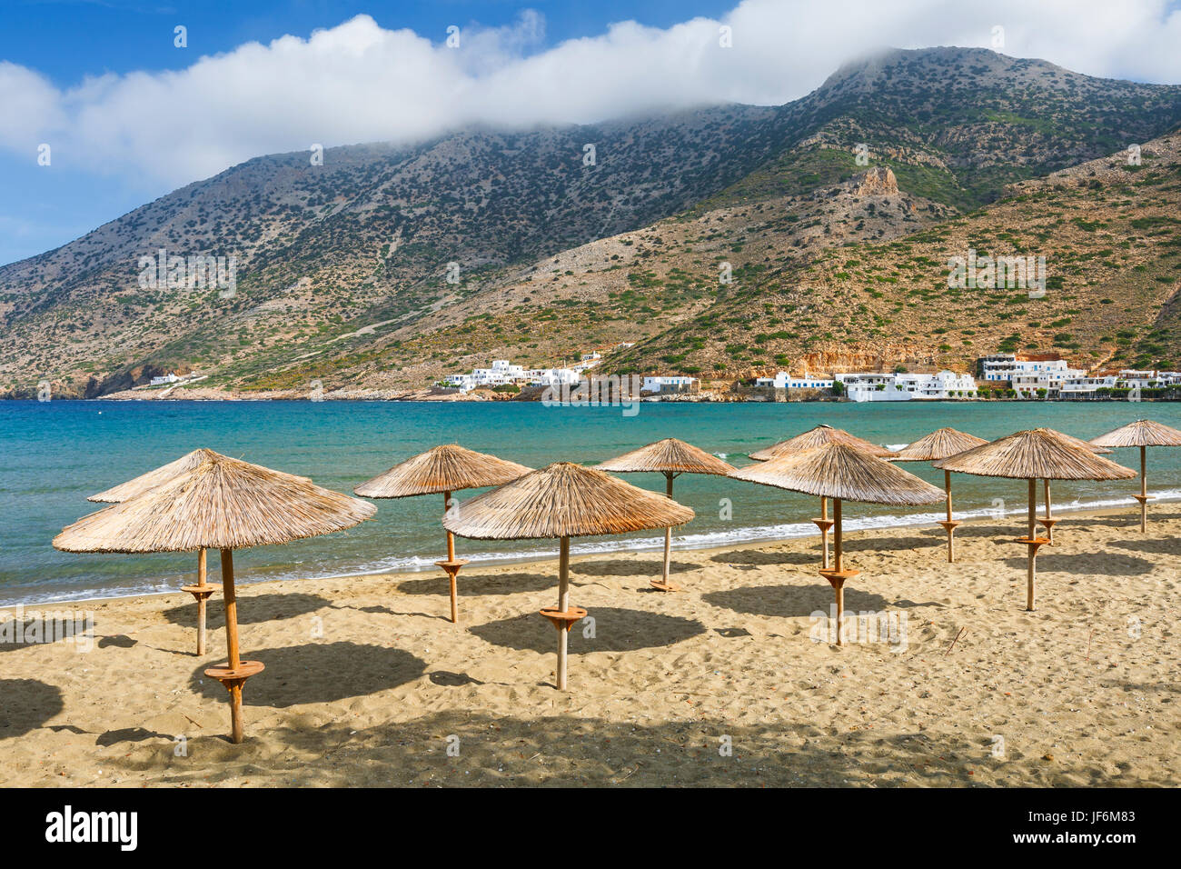 Près de la plage de Kamares village sur l'île de Sifnos. Banque D'Images