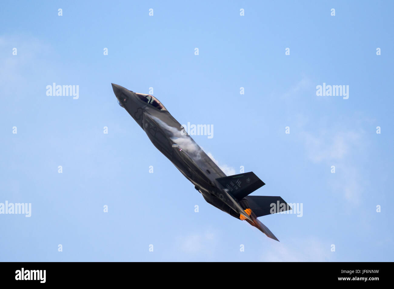 PARIS, FRANCE - JUN 23, 2017 : US Air Force Lockheed Martin F-35 Lightning II flghter vol à une démo sur ses débuts au Paris Air Show 2017 Banque D'Images