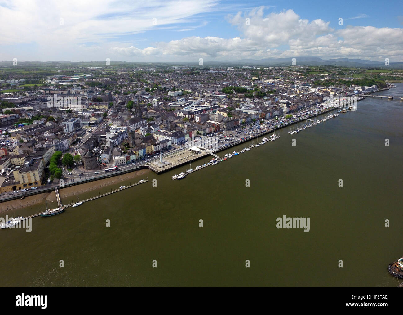 Vue aérienne de la rivière Suir et historique de Waterford, Ireland. Banque D'Images