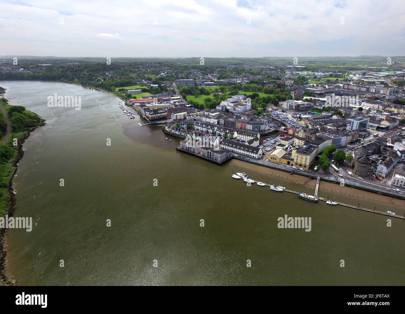 Vue aérienne de la rivière Suir et historique de Waterford, Ireland. Banque D'Images