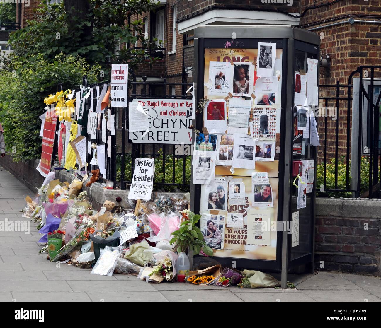 Tour de Grenfell grillee shell et hommages aux morts Banque D'Images