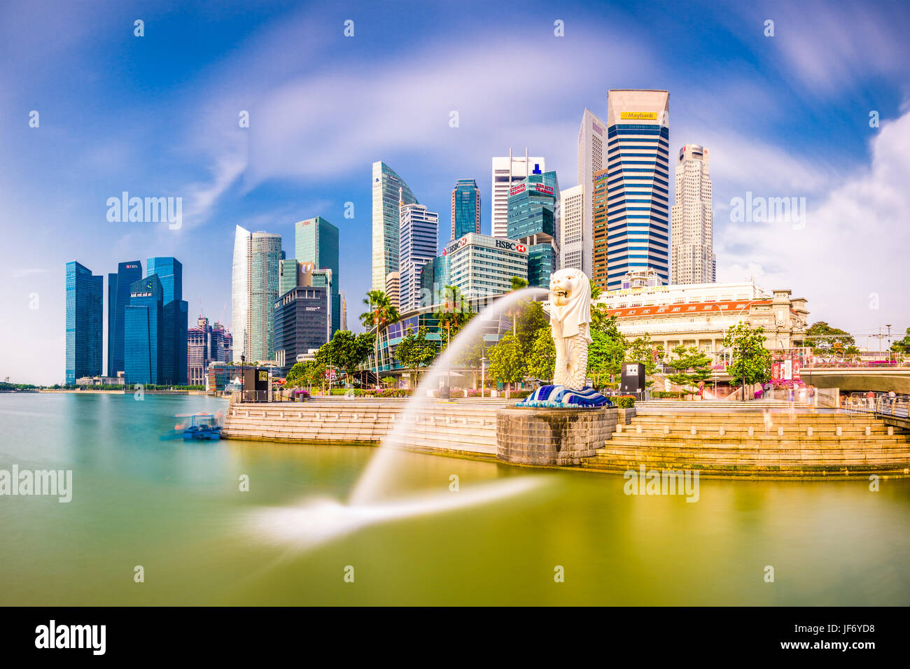 Singapour - septembre 3, 2015 : la fontaine du Merlion à Marina Bay. Le Merlion est une icône marketing utilisé comme mascotte et la personnification de tr Banque D'Images