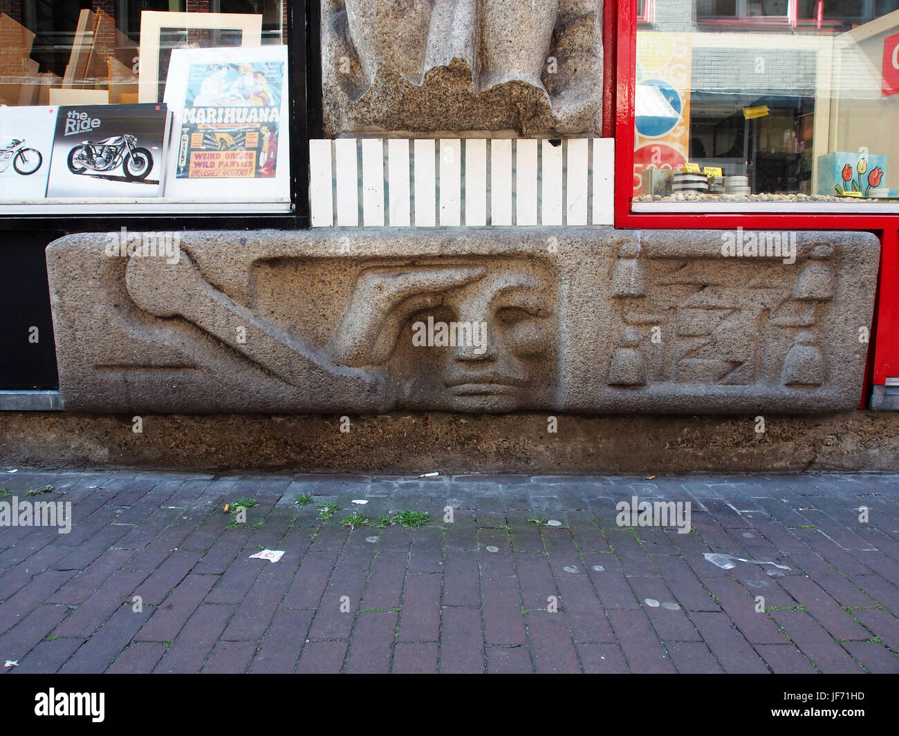 Porte photo Jan Trapman, sein, homme saluerende, isolatoren en bliksem (2), Nieuwe Hoogstraat 12-16 Banque D'Images