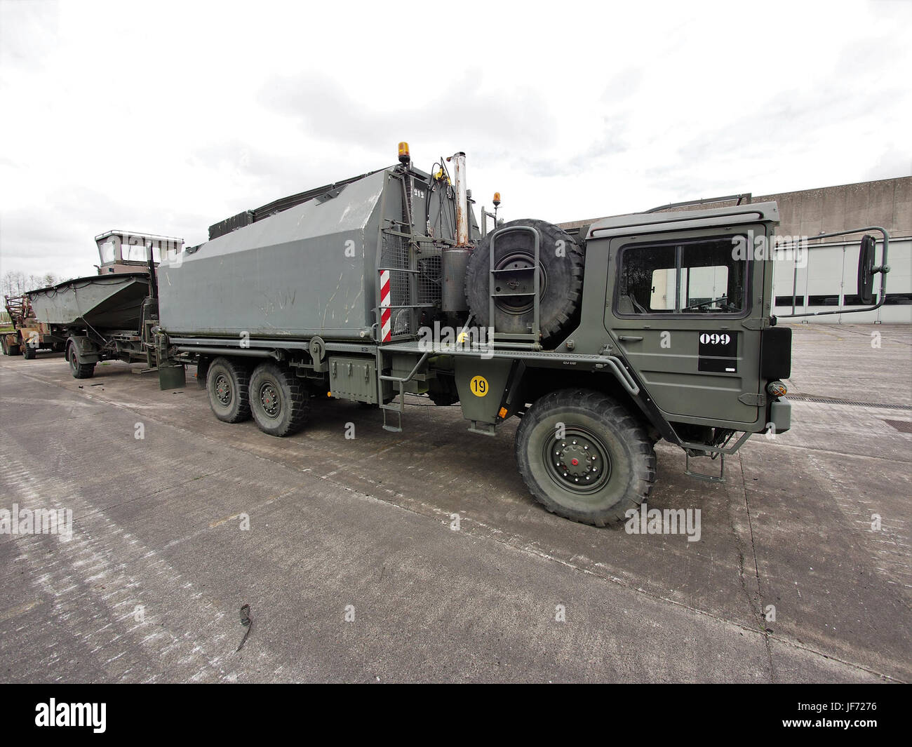 Rheinmetall MAN Military vehicles (RMMV GmbH) avec remorque à bateau, armée belge, tirs d'Artilleriemuseum Brasschaat foto 9 Banque D'Images