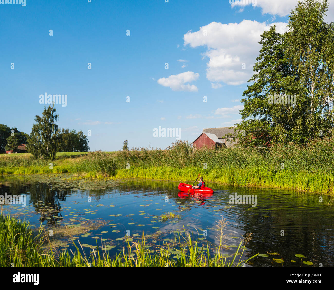 L'homme du rafting sur la rivière Banque D'Images