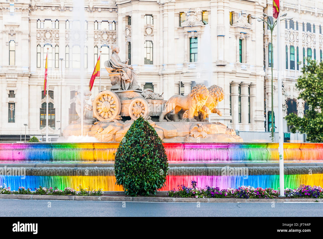 Fuente de la Cibeles iluminada con la bandera arociris. La World Pride 2017 de Madrid. España Banque D'Images