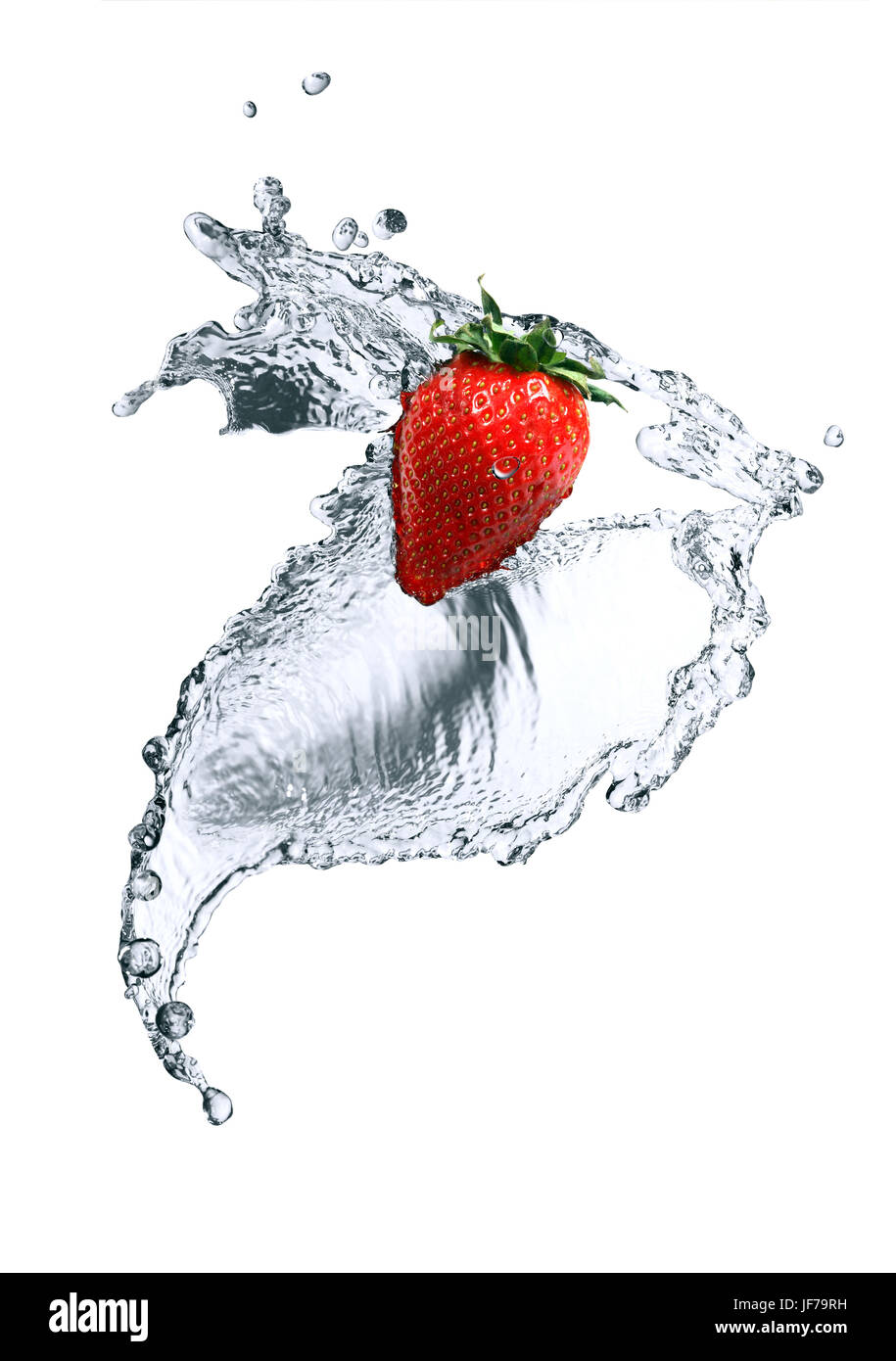 L'eau qui coule à l'intérieur de fraises rouge sur fond blanc Banque D'Images