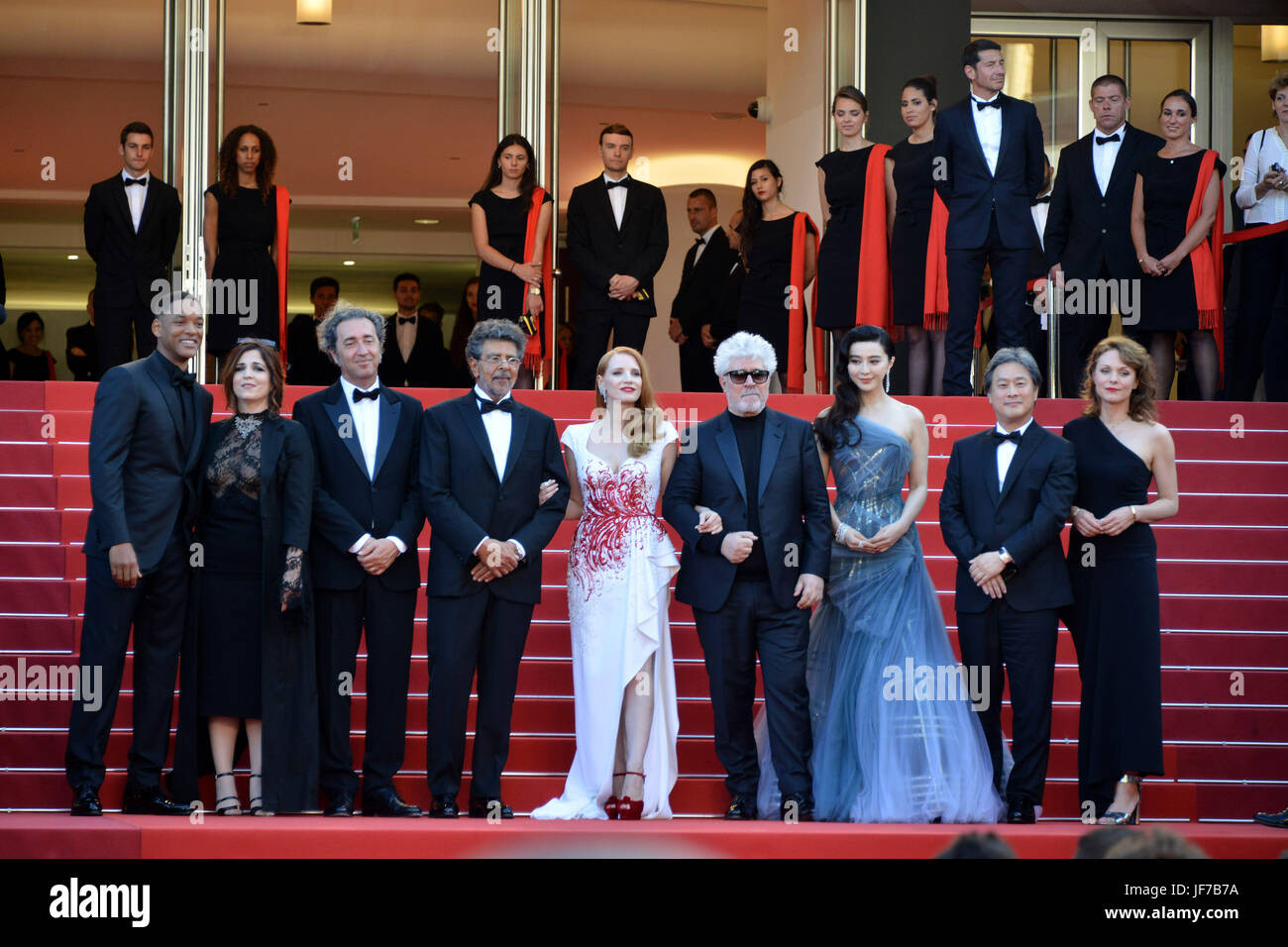 Cérémonie de clôture de la 70e assemblée annuelle du Festival du Film de Cannes au Palais des Festivals de Cannes, France. En vedette : Will Smith, Agnes Jaoui, Paolo Sorrentino, Gabriel Yared, Jessica Chastain, Pedro Almodovar, David Lisnard, Fan Bingbing, Park Chan-wook, Maren Ade Où : Cannes, France Quand : 28 mai 2017 Credit : IPA/WENN.com **Uniquement disponible pour publication au Royaume-Uni, USA, Allemagne, Autriche, Suisse** Banque D'Images