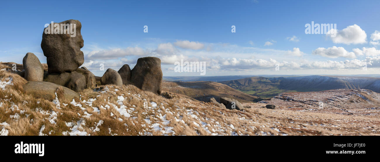 Woolpacks sur les flancs de Kinder Scout, Peak District, UK Banque D'Images