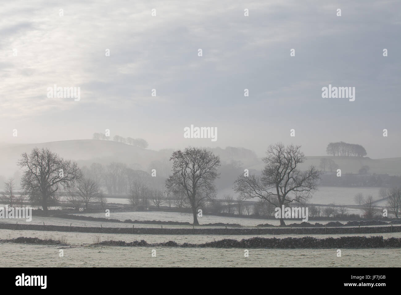 Chelmorton paysage dans la brume, Derbyshire, Royaume-Uni Banque D'Images