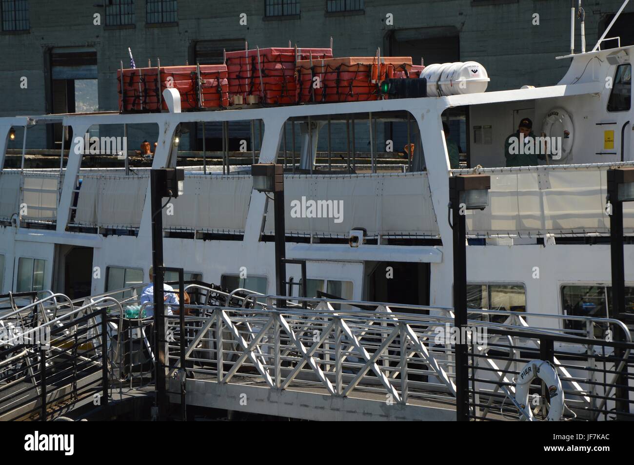 Alcatraz Cruises dans le Port de San Francisco à partir du 1er mai 2017, California USA Banque D'Images