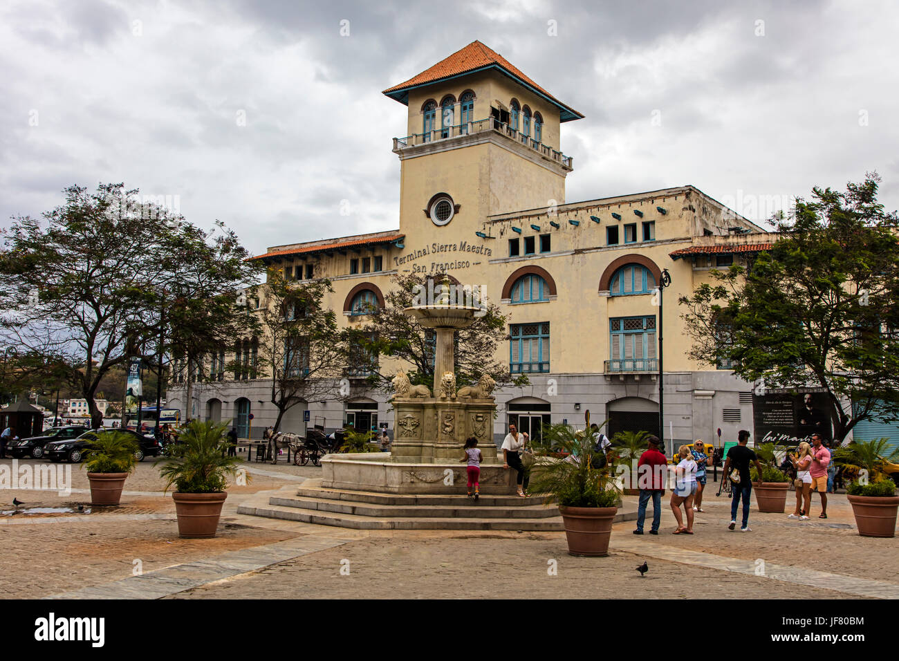 Le TERMINAL DE SAN FRANCISCO DE LA SIERRA MAESTRA, au bord de l'eau dans Vieja Habana - LA HAVANE, CUBA Banque D'Images
