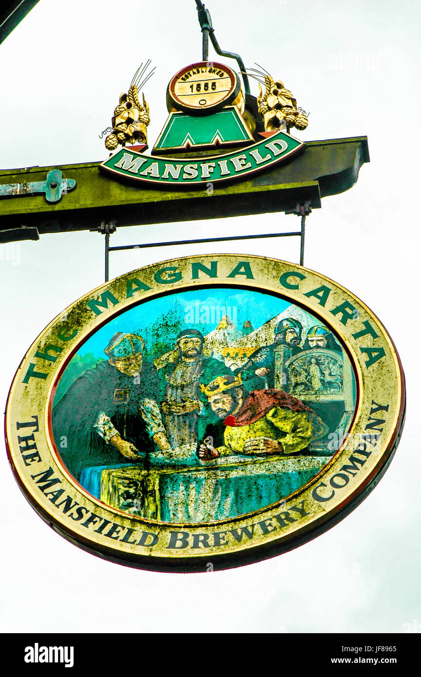 Lincoln, Magna Carta Pub avec enseigne de pub Banque D'Images