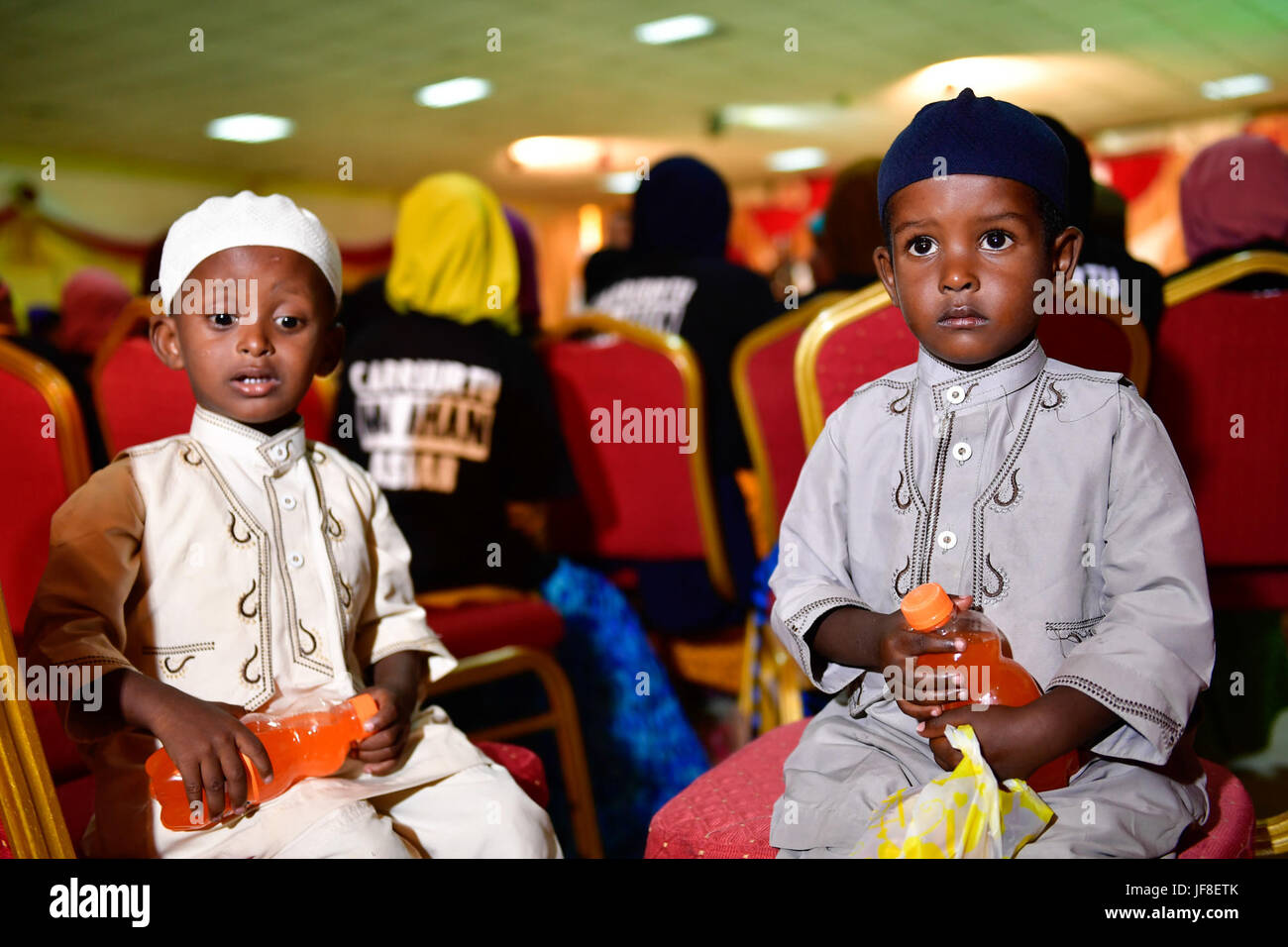 Les enfants à l'occasion d'une cérémonie pour marquer la Journée de l'enfant africain qui a eu lieu à Mogadiscio, Somalie, le 16 juin 2017. L'AMISOM Photo / Ilyas Ahmed Banque D'Images