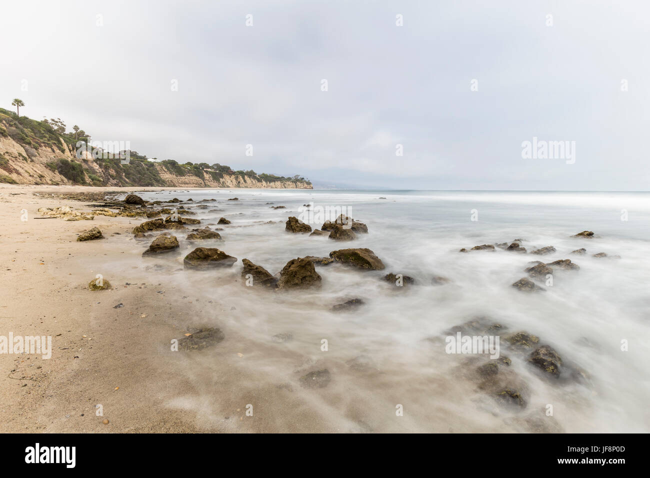 Dume Cove marée rocks with motion blur à Malibu, en Californie. Banque D'Images