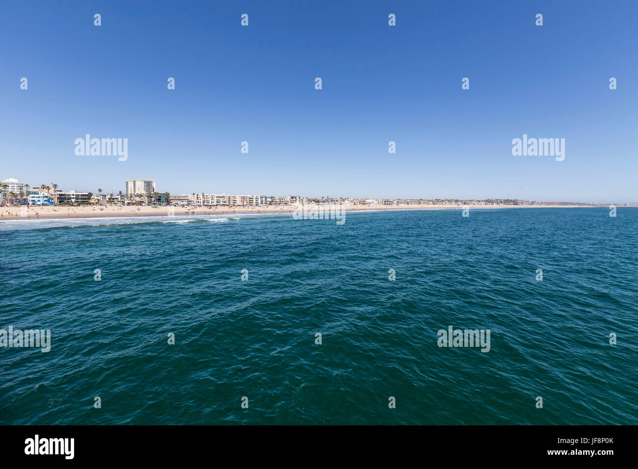 L'été bleu ciel et l'eau de l'océan pacifique à Venice Beach à Los Angeles, Californie. Banque D'Images