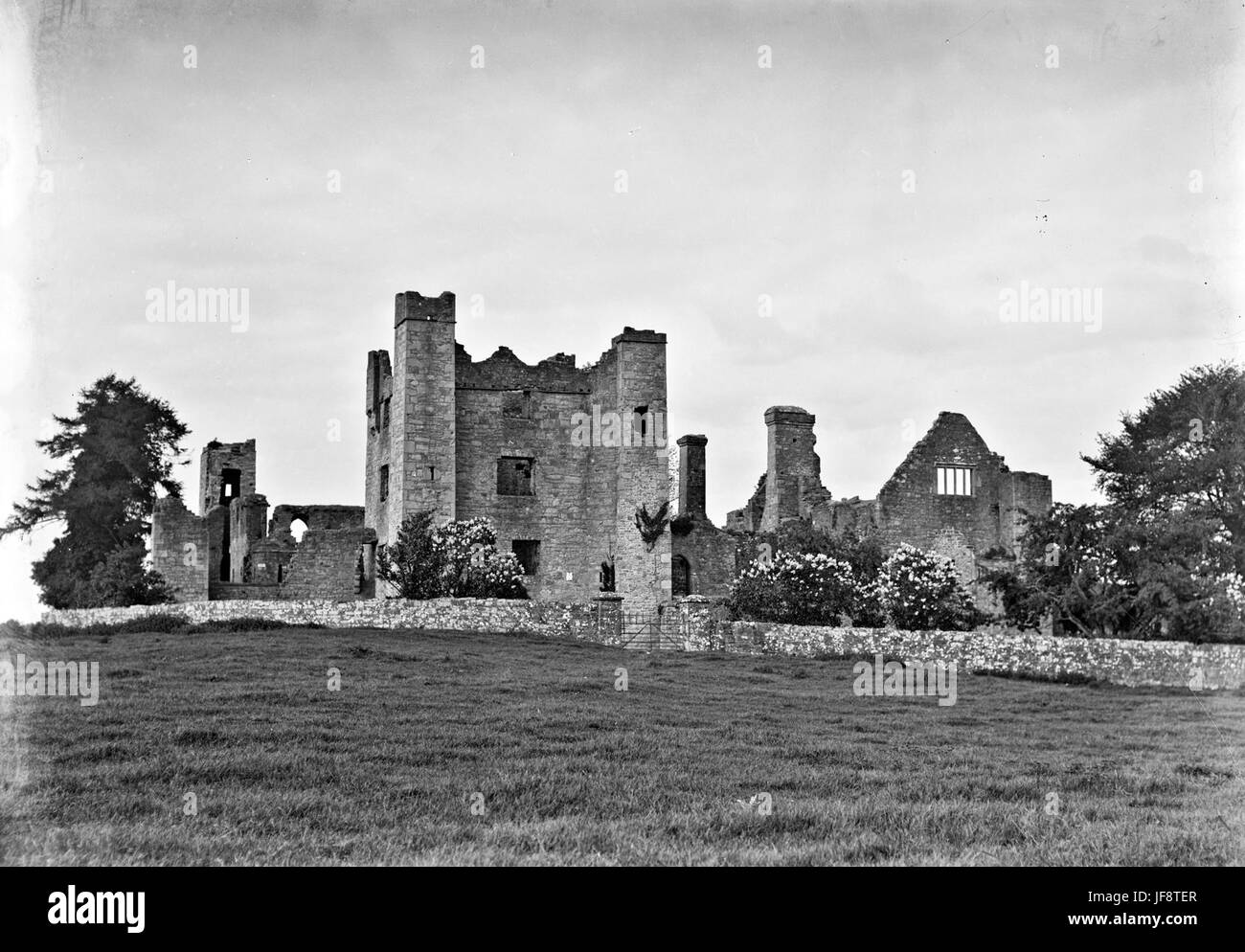 Château et les ruines près de Dublin - est en fait l'abbaye de Bective, 33455188131 o Banque D'Images