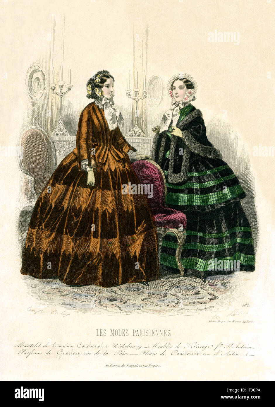 La mode Parisienne, 19e siècle. Deux femmes en bonnets attachés avec du  ruban et décorées de fleurs. Jupe plein robes / veste assortie. Une femme  porte garnis de fourrure châle. Les modes
