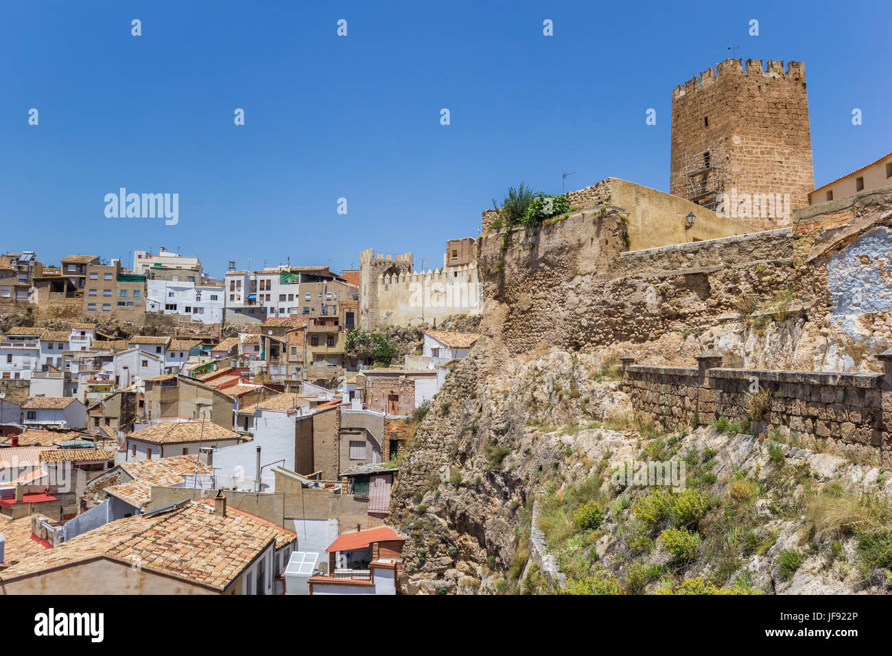 Château au sommet d'une colline dominant Bunol, Espagne Banque D'Images