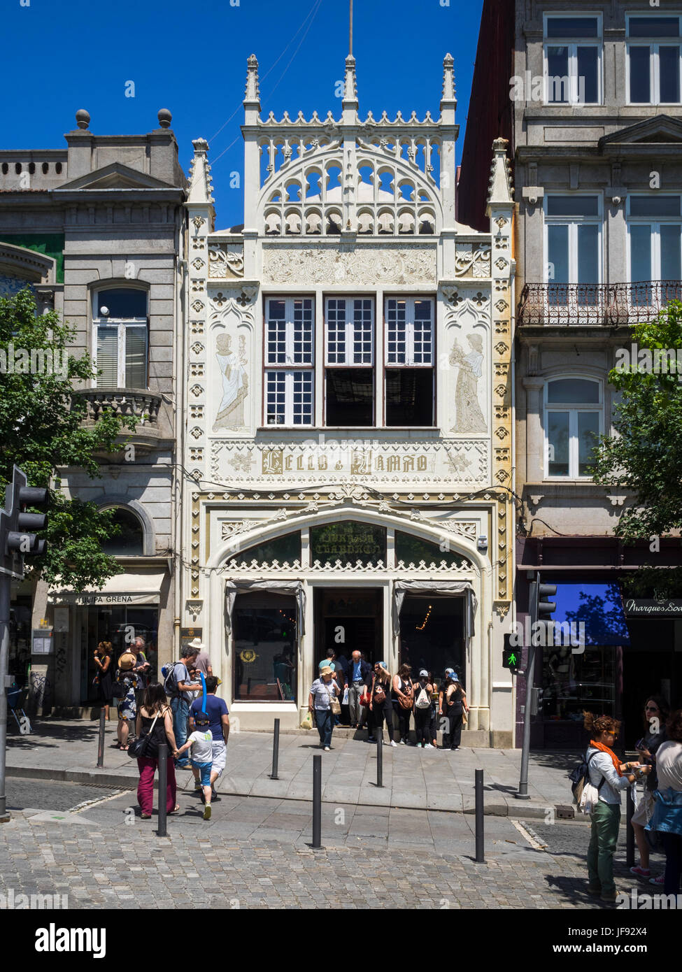 Sur l'extérieur et entrée de la Livraria Lello (Librairie Lello) - Porto, Portugal. Banque D'Images