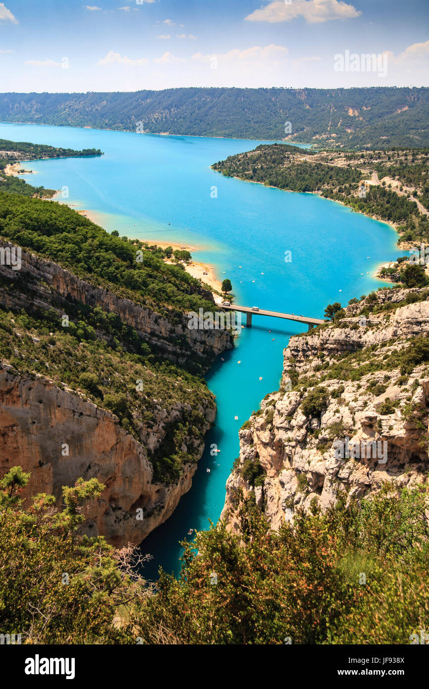 au-lac-de-sainte-croix-les-gorges-du-verdon-provence-france-photo