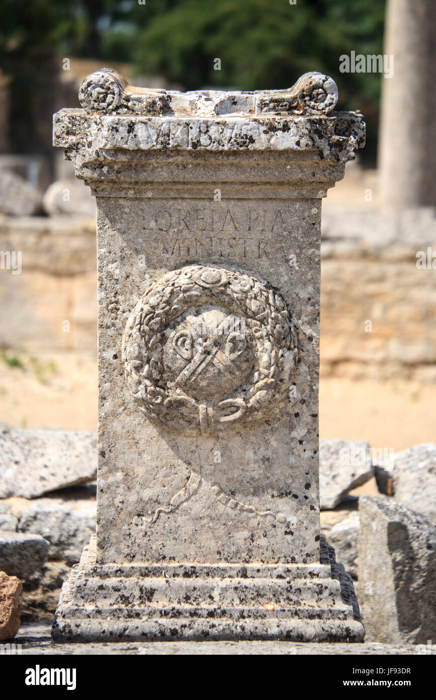 Une pierre sculptée à l'autel de la ville romaine de Glanum, Provence, France Banque D'Images