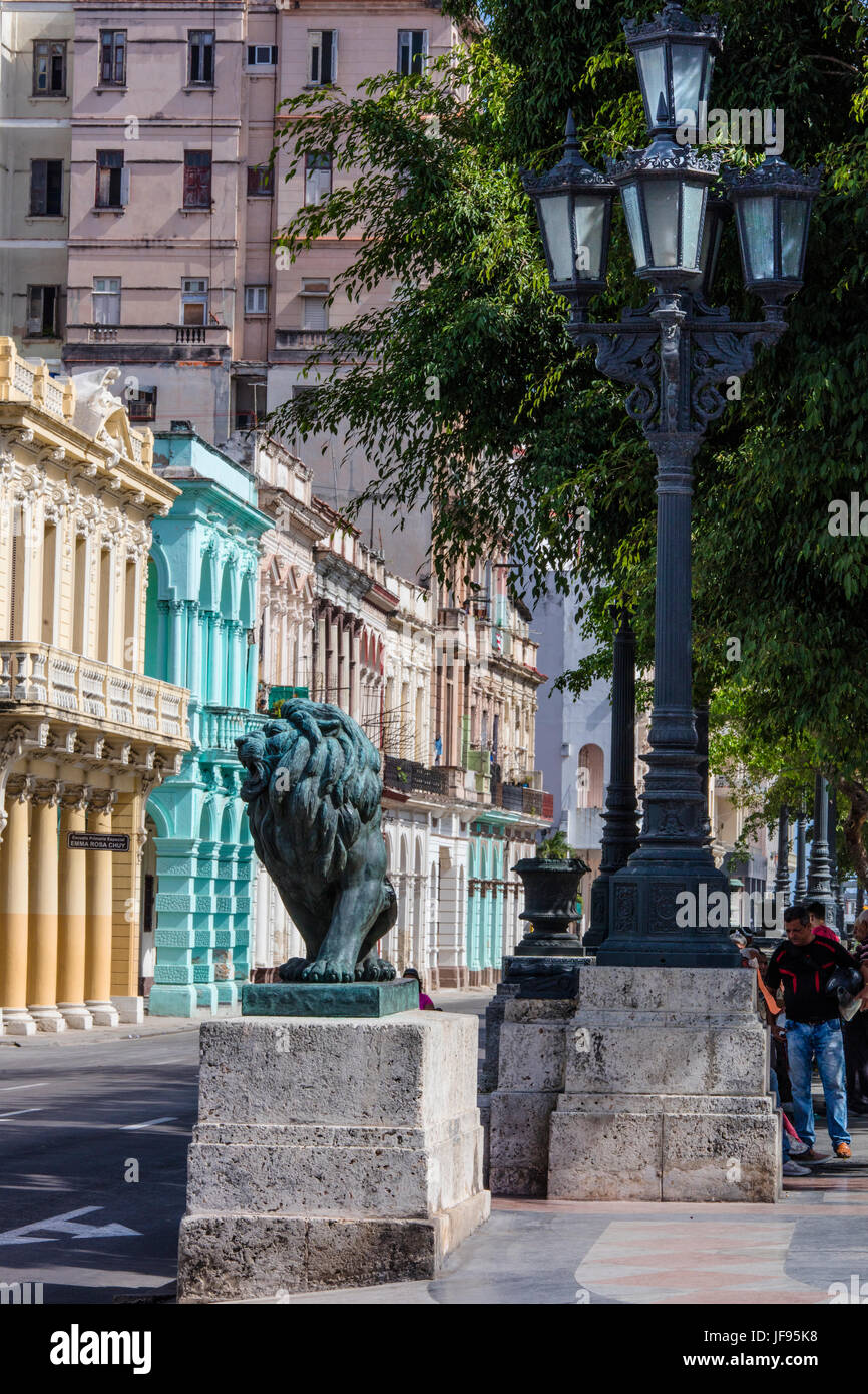 Une architecture classique le long de la PASEO DE MARTI aussi connu que le Prado - LA HAVANE, CUBA Banque D'Images