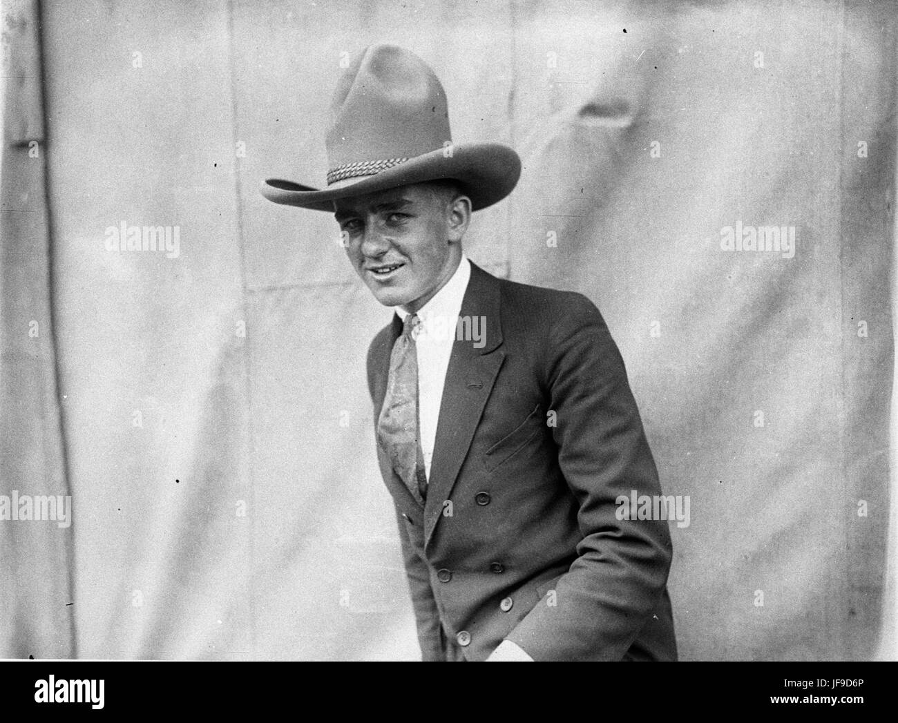 Un jeune homme dans un chapeau Akubra 31523078262 o Banque D'Images