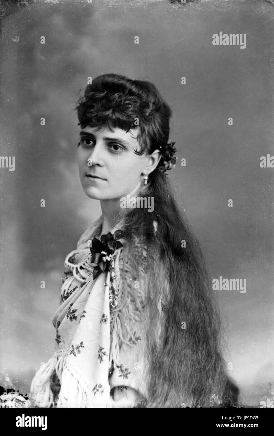 Portrait d'une femme portant un châle imprimé et à pampilles, pris à Tallahassee, reflétant la mode sudiste du début du XXe siècle. Banque D'Images