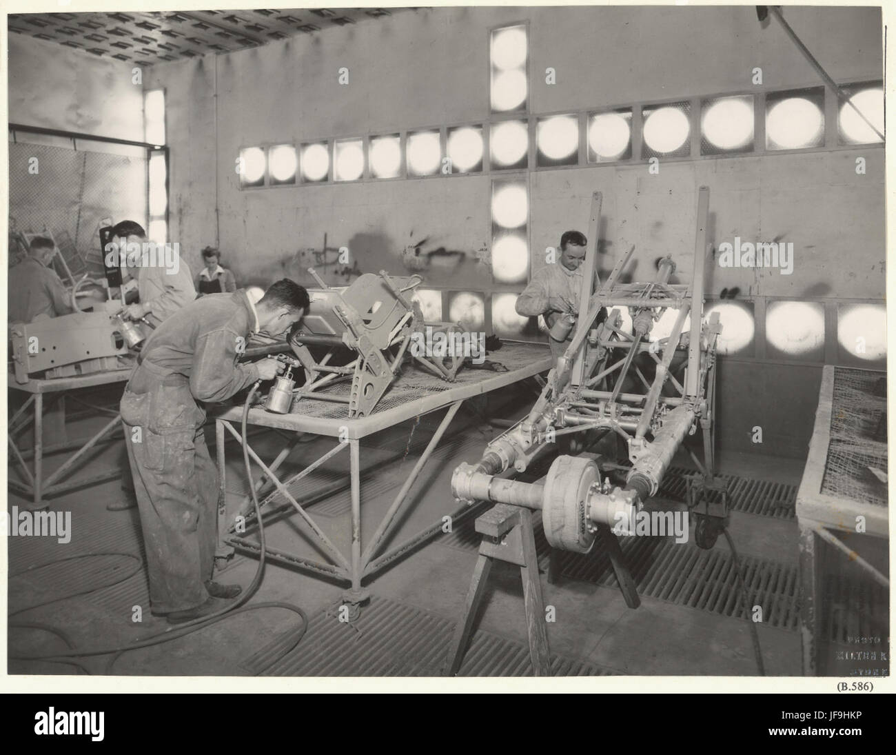 Explorez l'histoire de la fabrication d'avions à Chullora, Sydney pendant la seconde Guerre mondiale, en présentant la production de trains d'atterrissage et d'autres composants essentiels de l'aviation. Banque D'Images