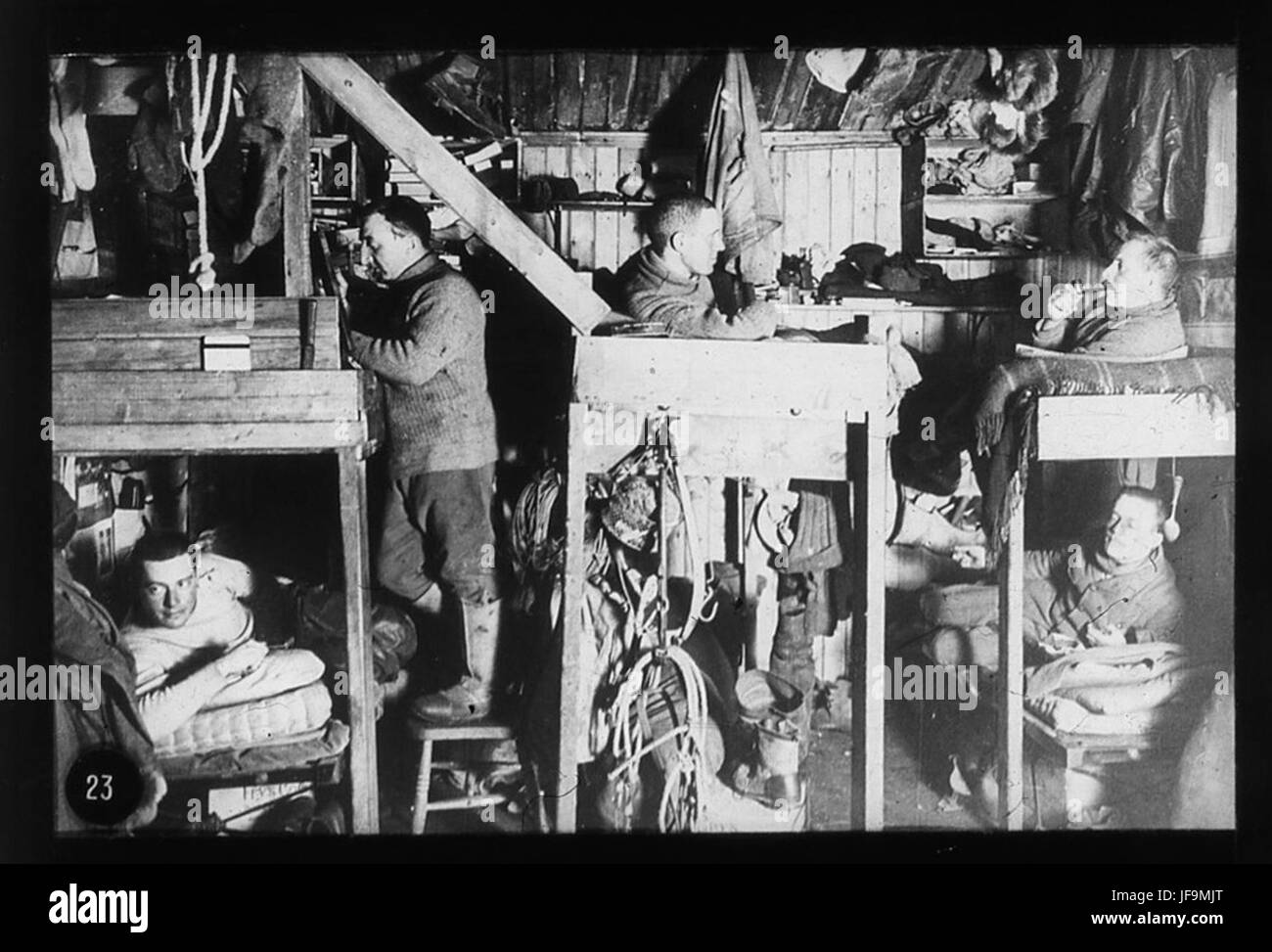 Les Tènements- berceaux de l'intérieur l'hiver quarts Hut 34524518466 o Banque D'Images