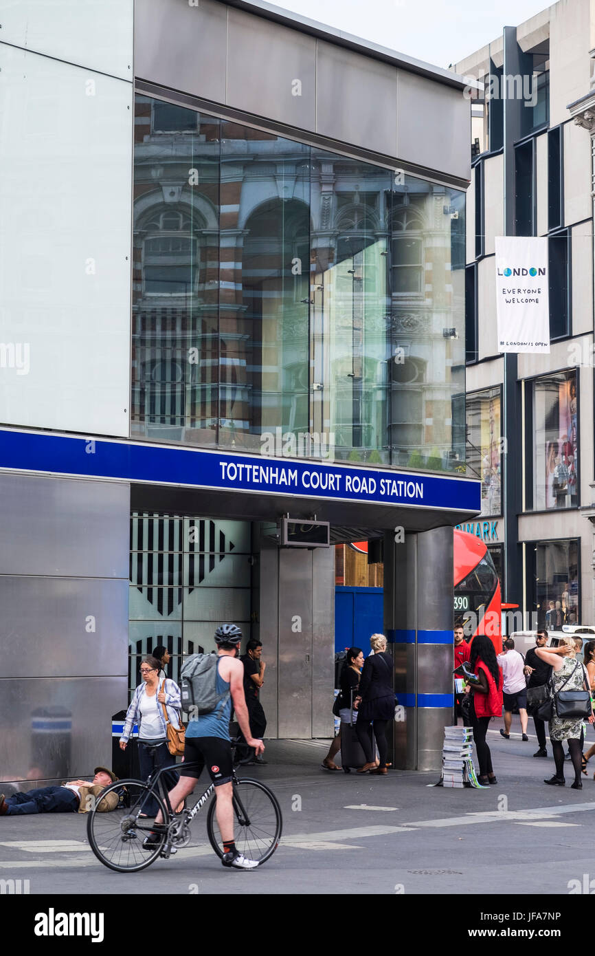 La station Tottenham Court Road après mise à niveau prêt à Traverse, Londres, Angleterre, Royaume-Uni Banque D'Images