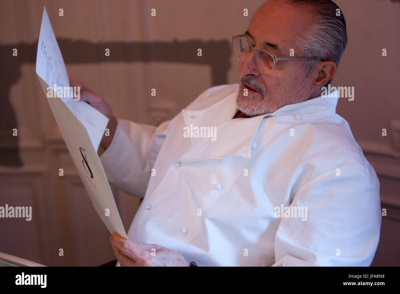 Restaurant Senderens, Alain Senderens (2 décembre 1939 - 25 juin 2017) était un chef français de premier plan et les praticiens de la Nouvelle Cuisine. Le Figaro crédité comme l'inventeur de l'alimentation et vin. Banque D'Images