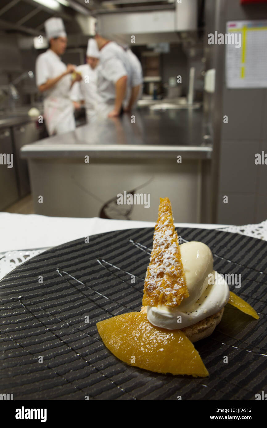 Restaurant Senderens, Alain Senderens (2 décembre 1939 - 25 juin 2017) était un chef français de premier plan et les praticiens de la Nouvelle Cuisine. Le Figaro crédité comme l'inventeur de l'alimentation et vin. Banque D'Images