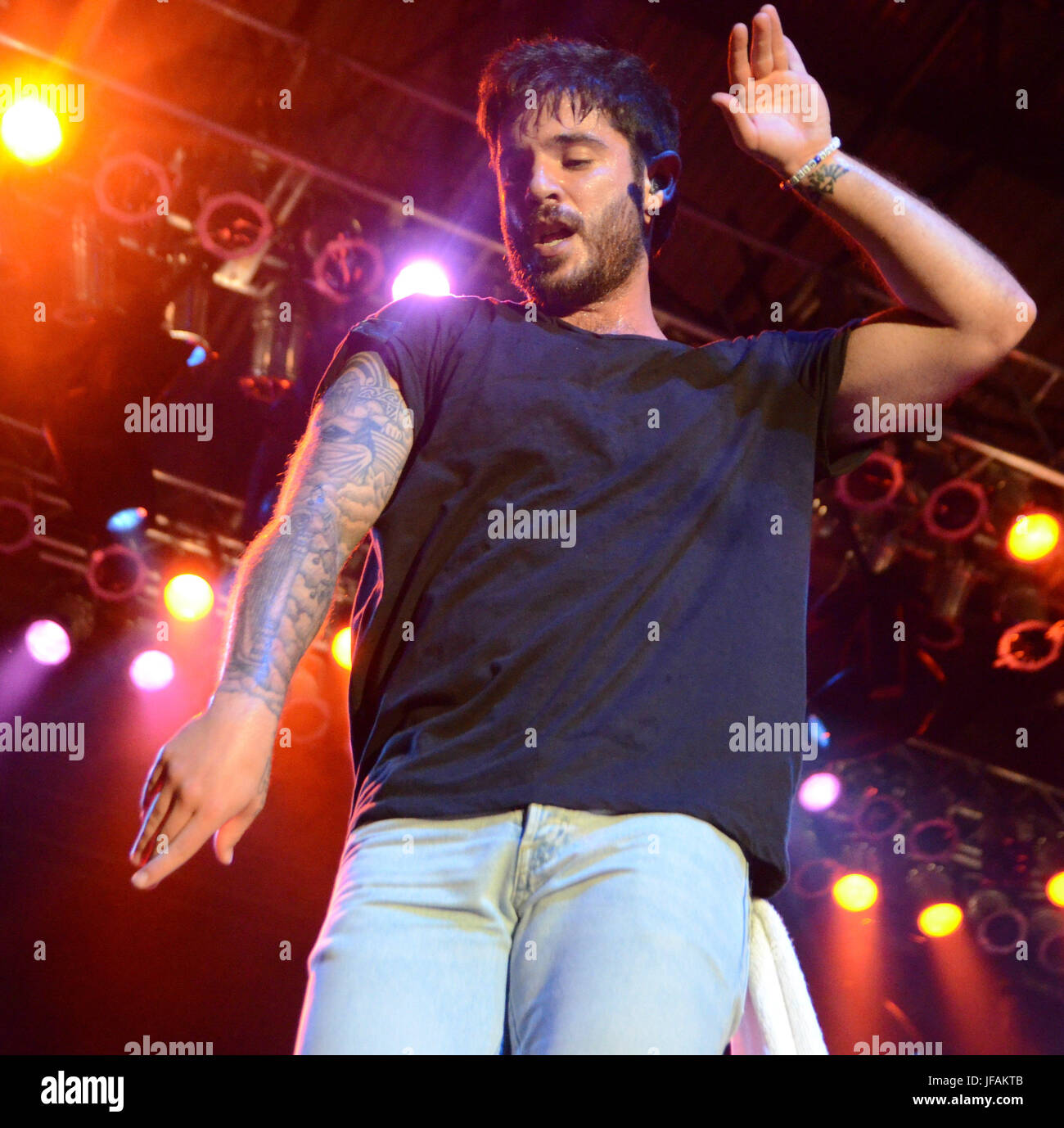 Milwaukee, Wisconsin, États-Unis. 30 Juin, 2017. Chanteur auteur-compositeur Jon Bellion effectue live au Festival Park pendant Henry Maier Summerfest à Milwaukee, Wisconsin. Ricky Bassman/Cal Sport Media/Alamy Live News Banque D'Images